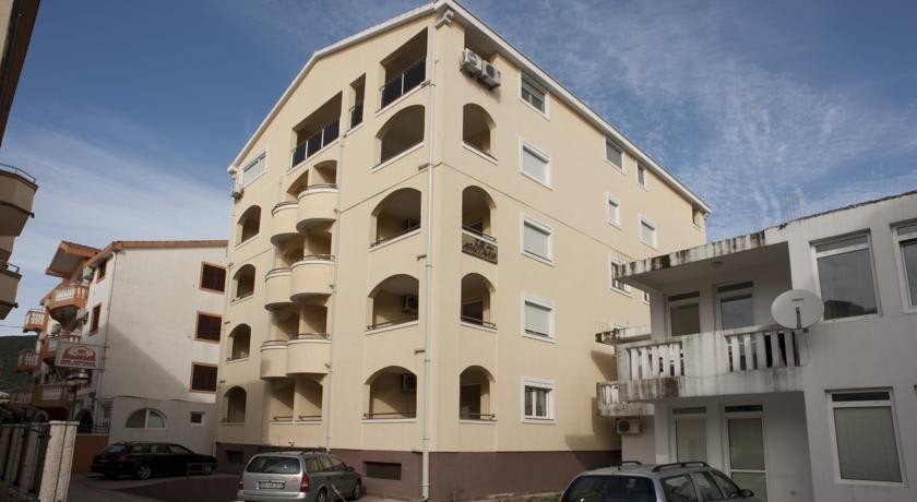 Apartmaji Jovan 3* 