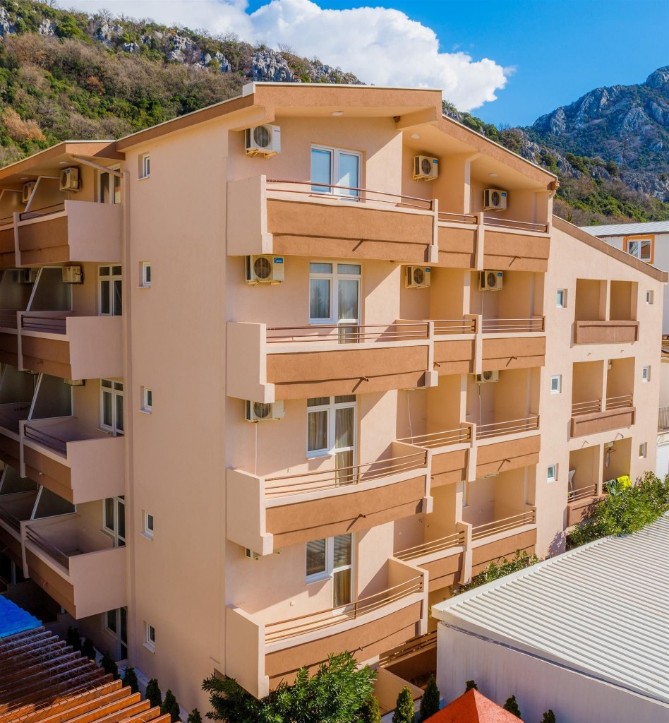 Studio apartmaji Lara 3*