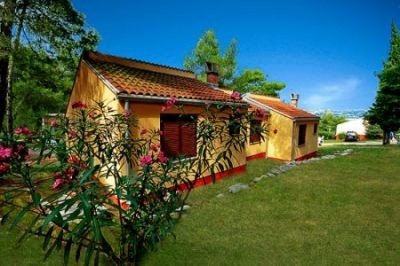 Apartmaji Kanegra 2*