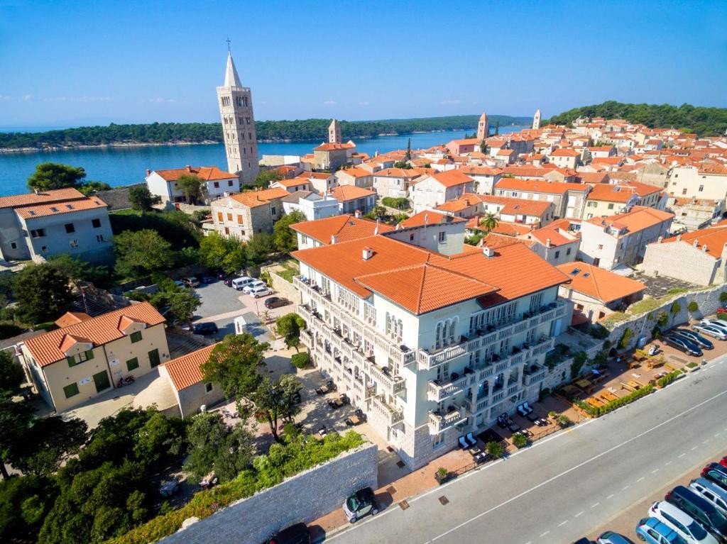 Hotel Arbiana Heritage 4*