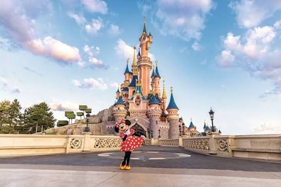 V Pariz in Disneyland z avtobusom